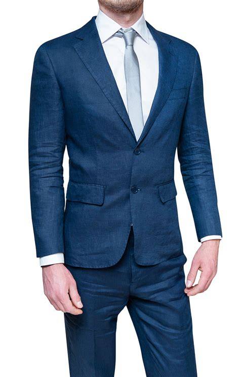 uomo in abito sartoriale estivo