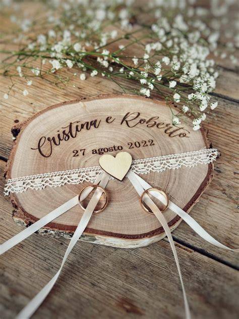 Scatole porta fedi in legno con decorazioni