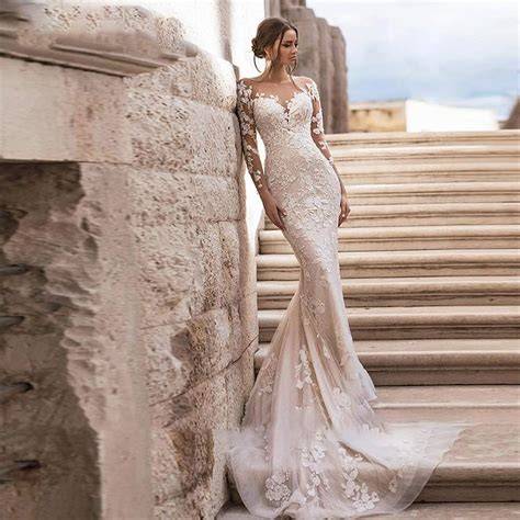 Dettaglio di un abito da sposa a sirena