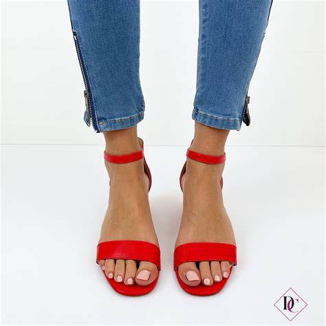 Sandali rossi eleganti