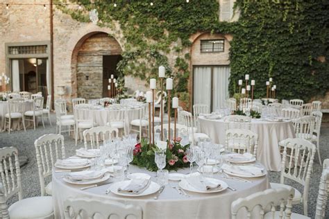 Agriturismo con allestimento floreale