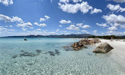 Panorama della Sardegna con spiagge e mare cristallino