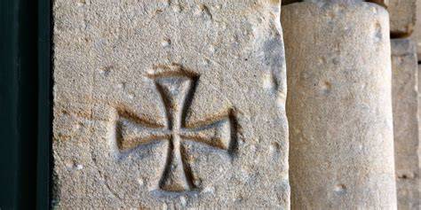 Simbolo dell'Opus Dei con una croce e un cuore