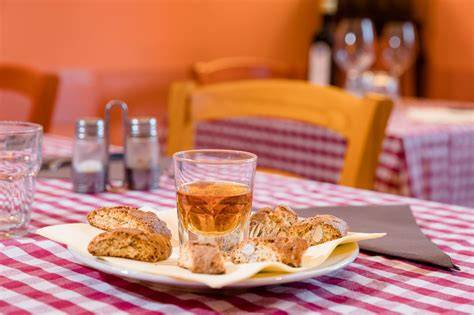 Piatto tipico toscano presentato in un ristorante elegante