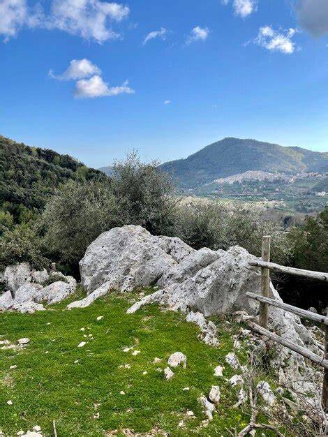 Panorama dei Monti Lepini con Sermoneta