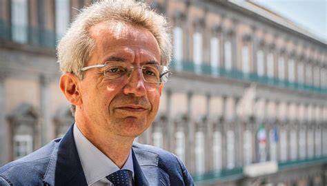 Sindaco di Napoli Gaetano Manfredi con gli sposi
