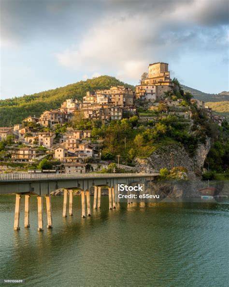 Vista panoramica di Castel Ivano