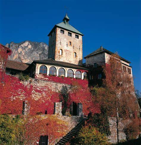 Castel Ivano durante il periodo autunnale