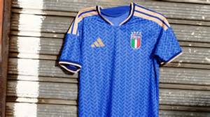 Antonio Benarrivo con la maglia della Nazionale Italiana