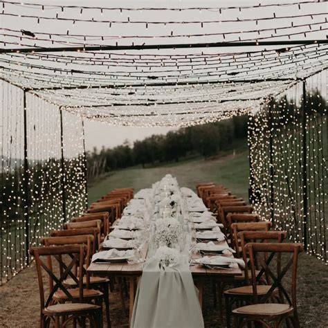 Allestimento luminoso con tende a LED per matrimoni