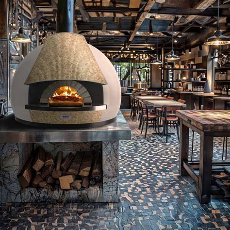Matrimonio con angolo pizza e forno a legna
