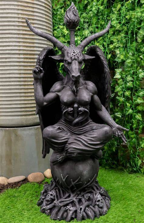 Statua di Baphomet in una cappella