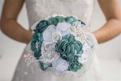 Bouquet gioiello di stoffa per seconde nozze