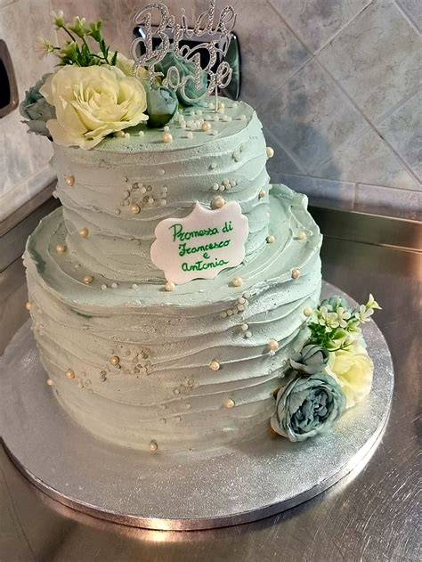 torta promessa di matrimonio con sposini ritagliati