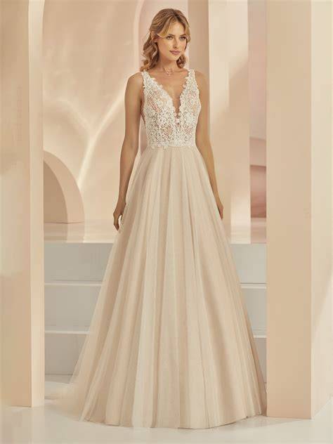 Abito da sposa color champagne con dettagli dorati