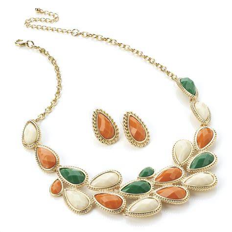 Collana e orecchini coordinati