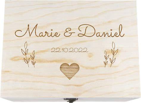 Scatola in legno vintage decorata per matrimonio
