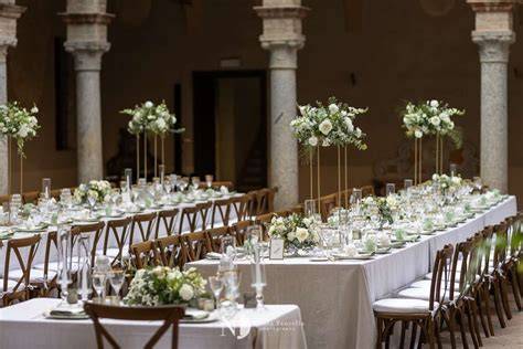 Dettagli di un matrimonio curato da un wedding planner: fiori, allestimenti, torta nuziale