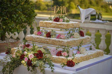 Torta nuziale a tema cinema con personaggi iconici