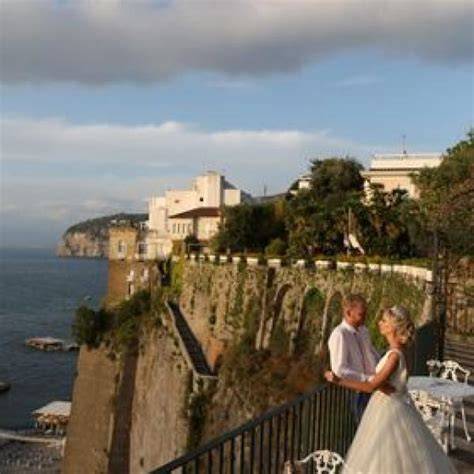 Coppia di sposi sulla terrazza di Villa Antiche Mura
