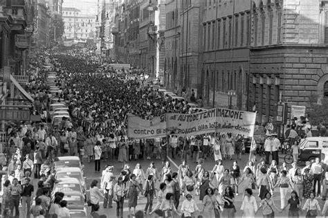 Manifestazione politica negli anni '70