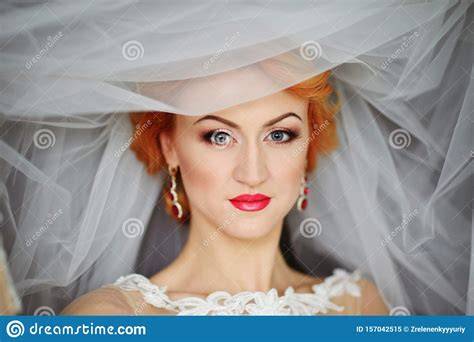Ritratto di una sposa con trucco professionale