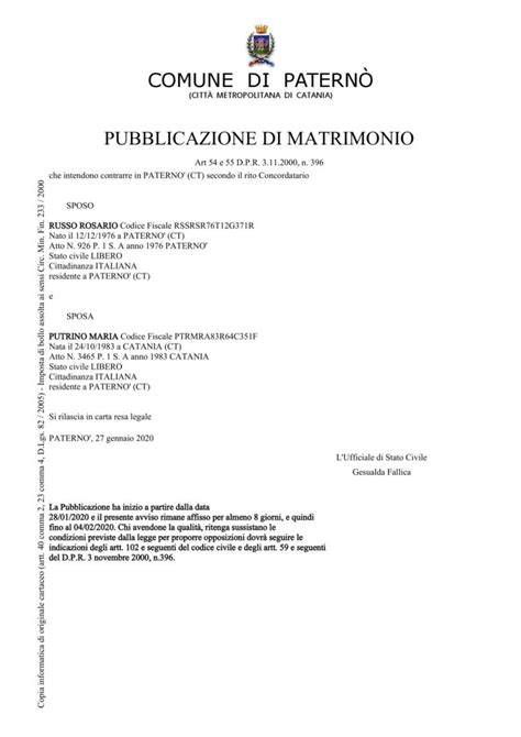 manifesto di pubblicazione di matrimonio affisso alla porta del comune