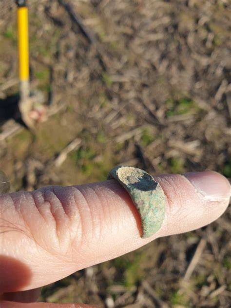 Anello rotto o perso: simboli di fragilità relazionale