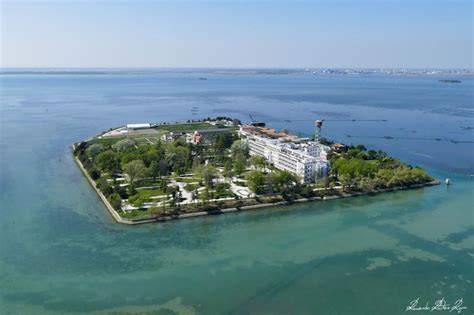 Mappa dell'Isola delle Rose con Venezia in lontananza