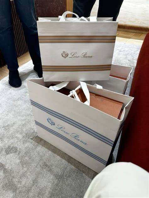 Packaging Loro Piana per regali di lusso