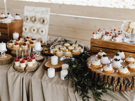 Dettaglio di un buffet di dolci a tema country-chic