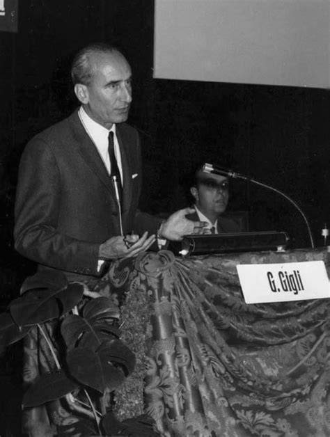 Giovanni Nubile durante una conferenza
