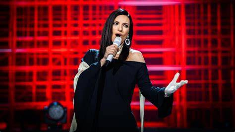 Laura Pausini durante un'esibizione live