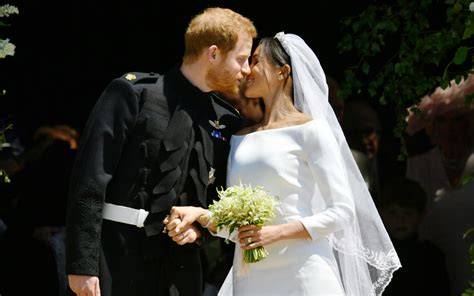 Confronto visivo tra il matrimonio di Harry e Meghan e quello di Eugenie