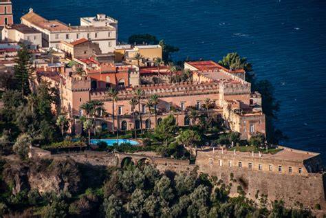 Panorama di Vico Equense con il Castello Giusso