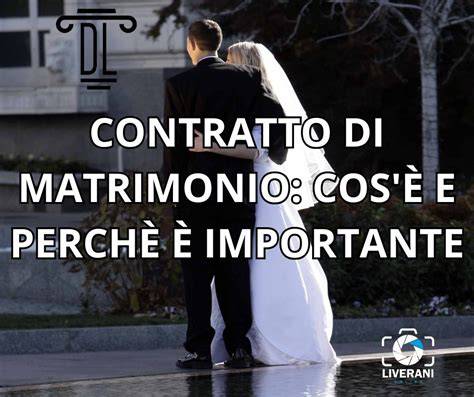 Coppia che firma un contratto di matrimonio