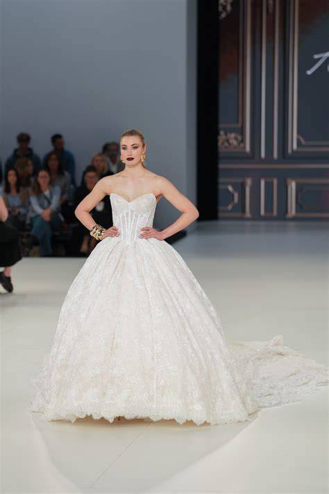 Collezione di abiti da sposa Gabbiano con diverse silhouette