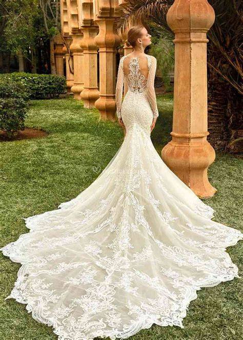 Silhouette a clessidra di un abito da sposa Fit and Flare