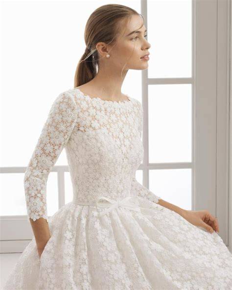 Abiti da sposa anni 50 con gonna a ruota e punto vita segnato