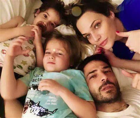 Foto di famiglia di Marco Bocci e Laura Chiatti con i figli