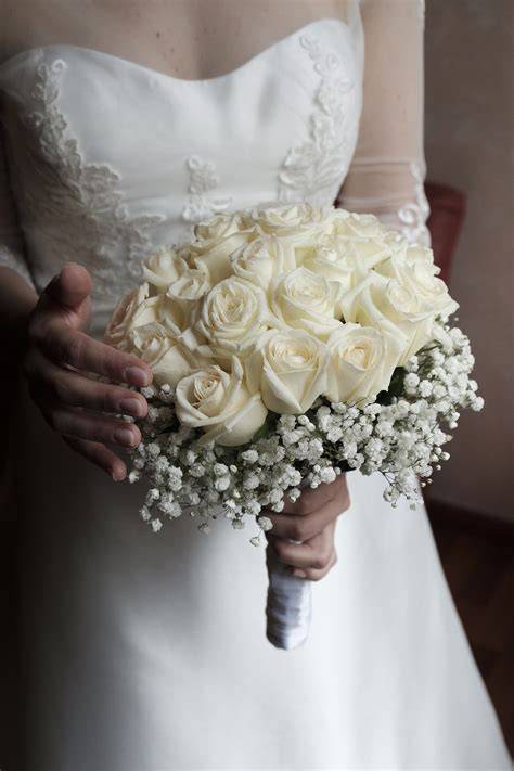 Dettaglio di un bouquet da sposa bianco