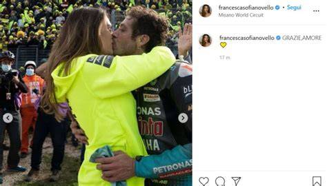 Valentino Rossi e Francesca Sofia Novello al matrimonio di Pecco Bagnaia