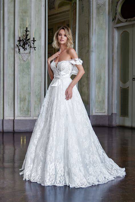 Esempi di abiti da sposa con e senza coprispalle