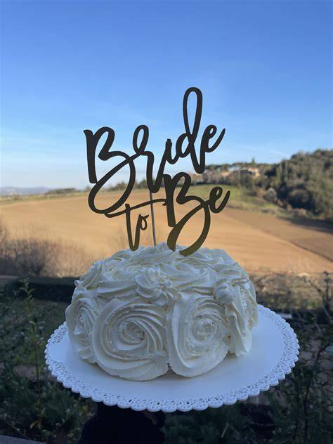 Esempio di torta di addio al nubilato elegante e non volgare