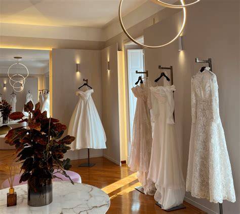 Interno di un raffinato atelier da sposa