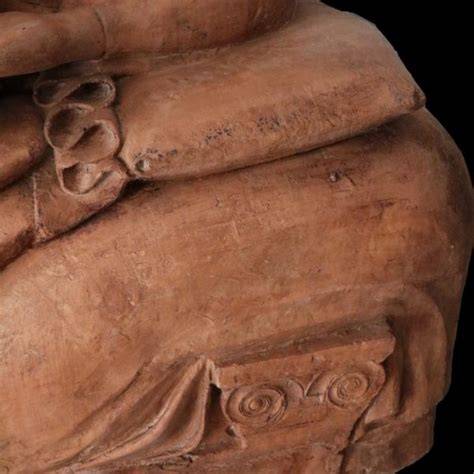 Dettaglio del volto di uno degli sposi nel sarcofago