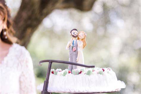 Esempi di cake topper originali per matrimonio