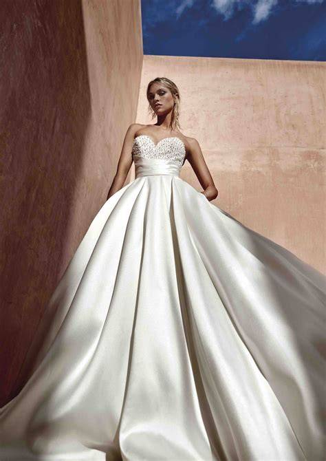 Dettagli di un abito da sposa Valentino