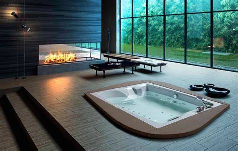 Interno di una SPA con vasca idromassaggio e luci soffuse