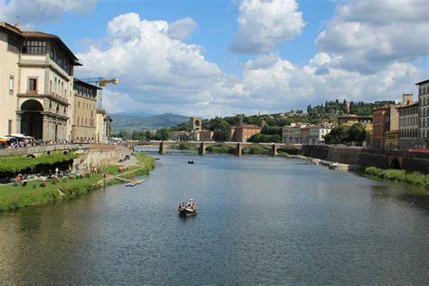 Vista panoramica di Calcinaia con il fiume Arno